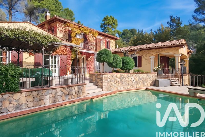 Maison - 250 m² - 6 pièces