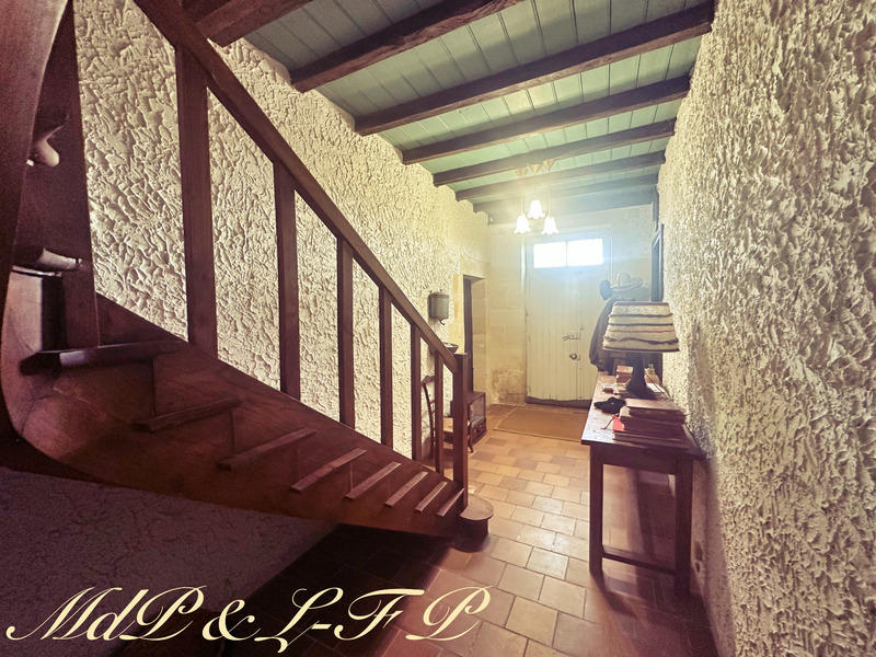 Maison - 247 m² - 9 pièces