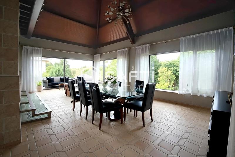 Maison - 434 m² - 8 pièces