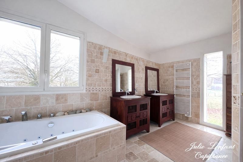 Maison - 405 m² - 8 pièces