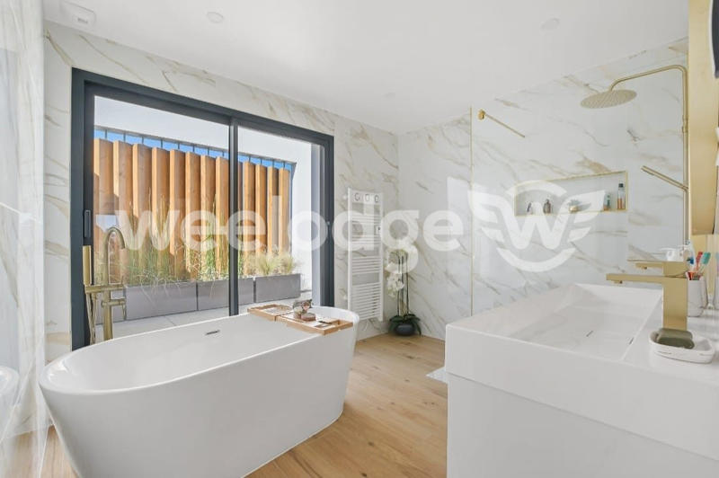 Maison contemporaine - 197 m² - 6 pièces