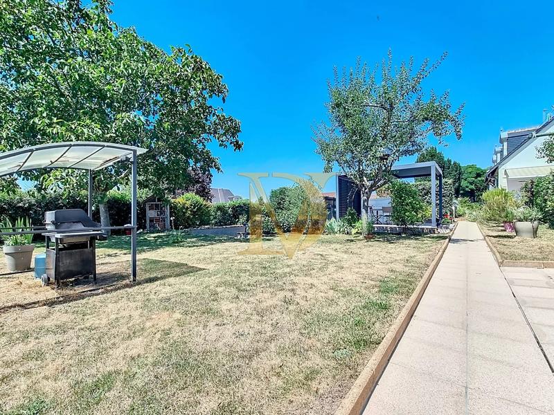 Maison - 227 m² - 10 pièces