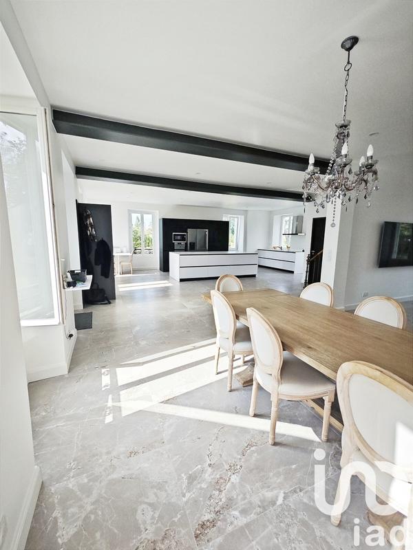 Château - 215 m² - 6 pièces