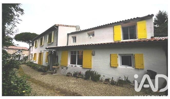 Maison - 220 m² - 8 pièces