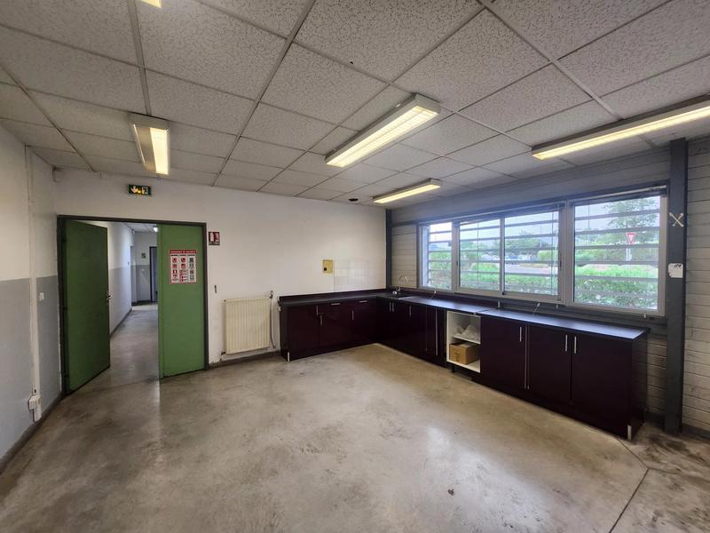 Entrepôt - 616 m²