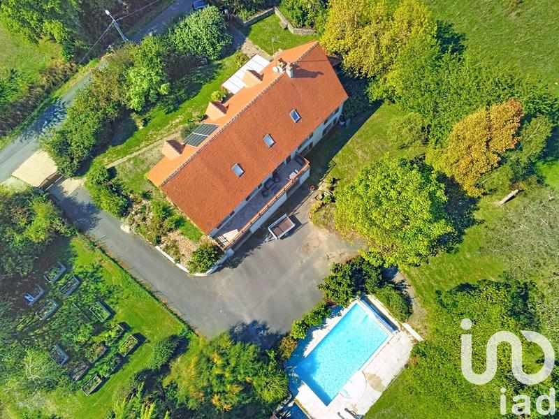 Maison - 280 m² - 8 pièces