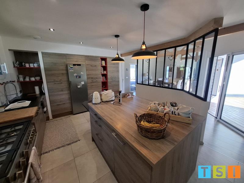 Maison - 228 m² - 6 pièces