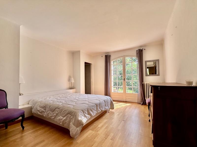 Maison - 274 m² - 11 pièces