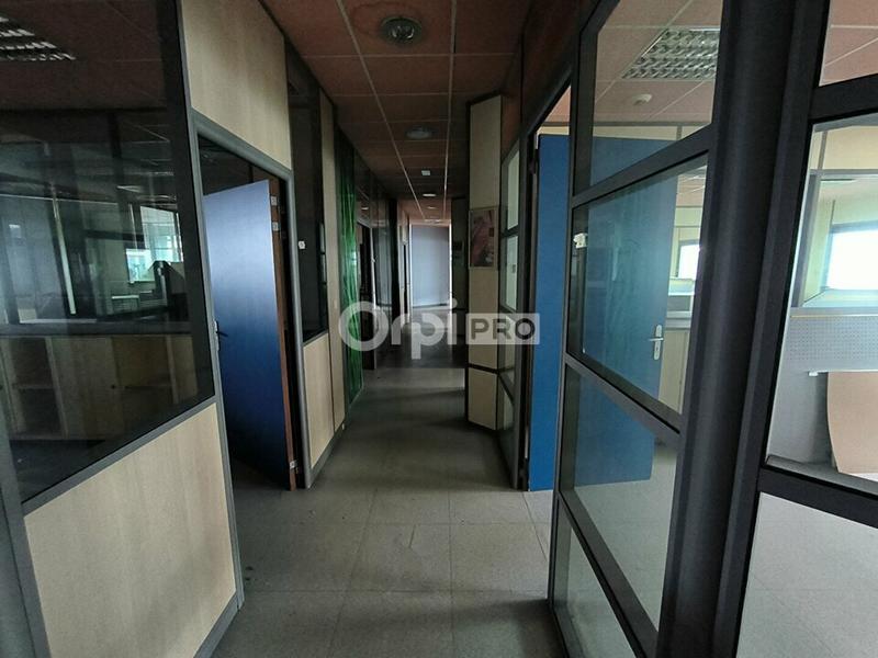 Bureau - 600 m²