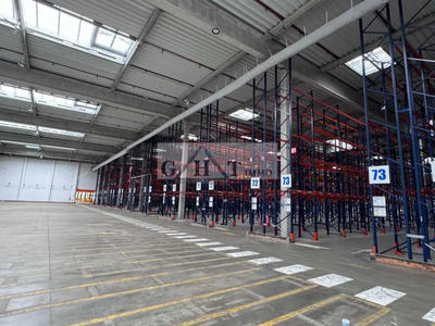 Entrepôt - 18 296 m²