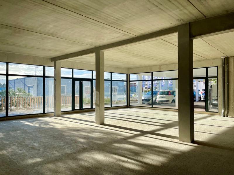 Local commercial - 306 m² - 1 pièce