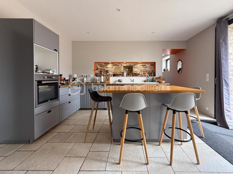 Corps de ferme - 145 m² - 6 pièces