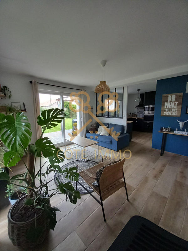 Maison - 90 m² - 5 pièces