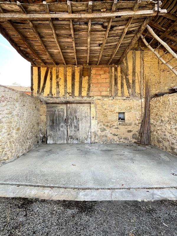 Corps de ferme - 270 m² - 9 pièces