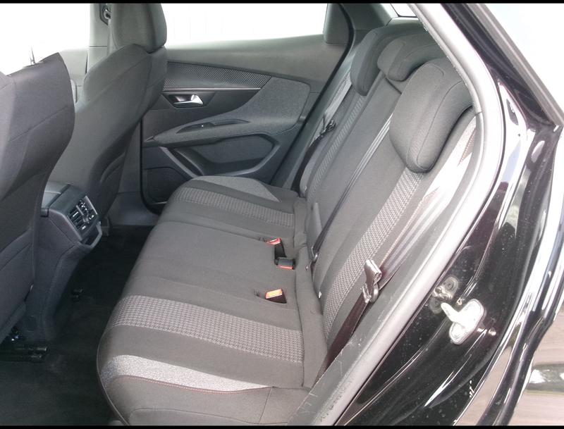 Peugeot 3008 Bhdi 130 Active Business Eat8