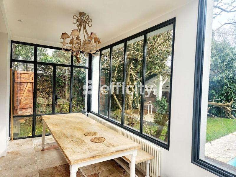 Maison - 215 m² - 10 pièces