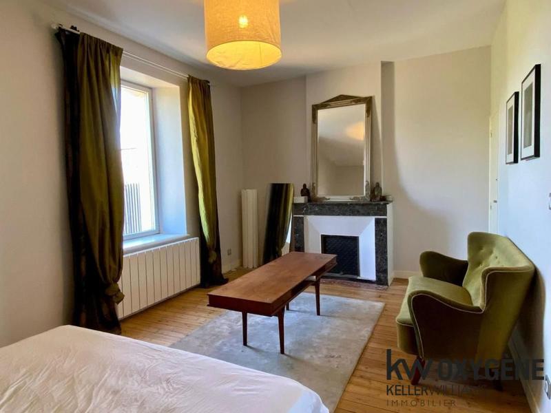 Maison - 240 m² - 8 pièces