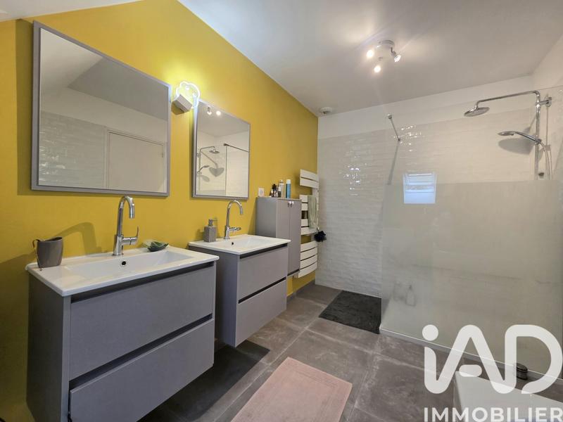 Maison - 210 m² - 8 pièces