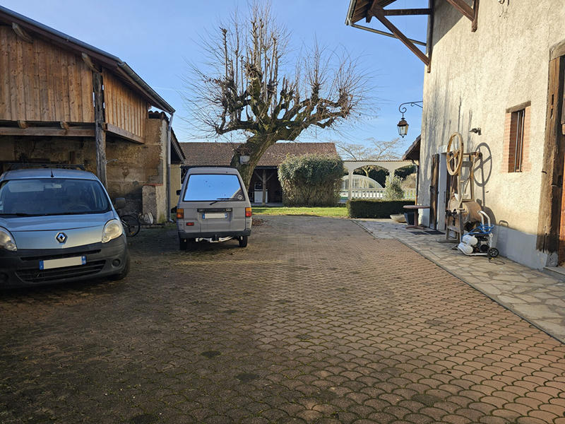 Maison - 230 m² - 6 pièces