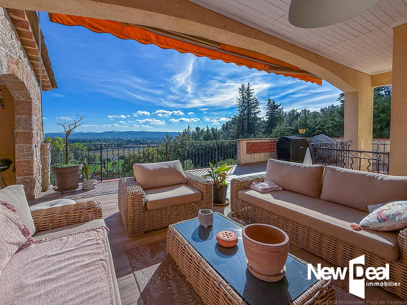 Propriété - 225 m² - 5 pièces