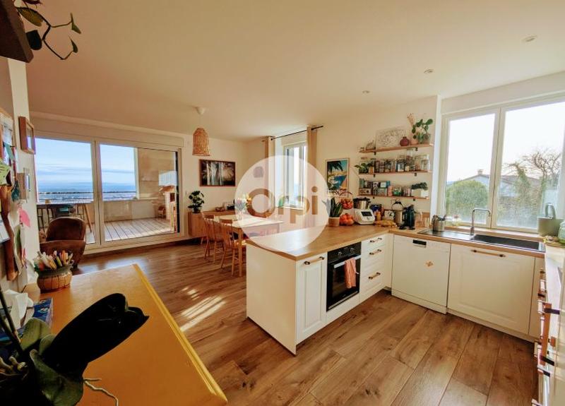 Appartement - 93 m² - 4 pièces