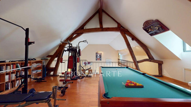 Maison - 367 m² - 16 pièces