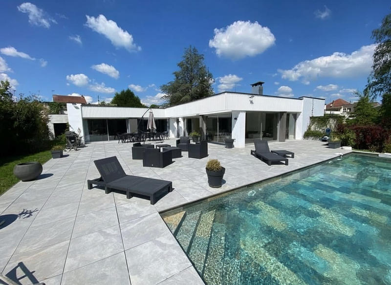 Maison - 300 m² - 11 pièces