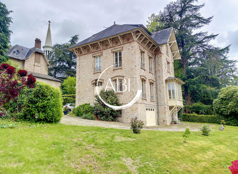 Villa - 183 m² - 8 pièces