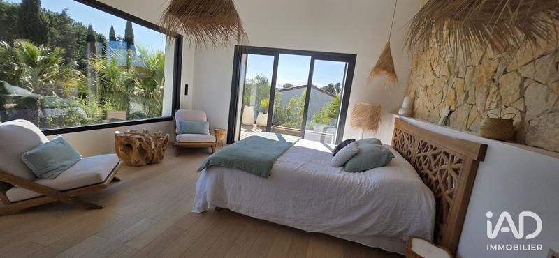 Maison - 180 m² - 5 pièces