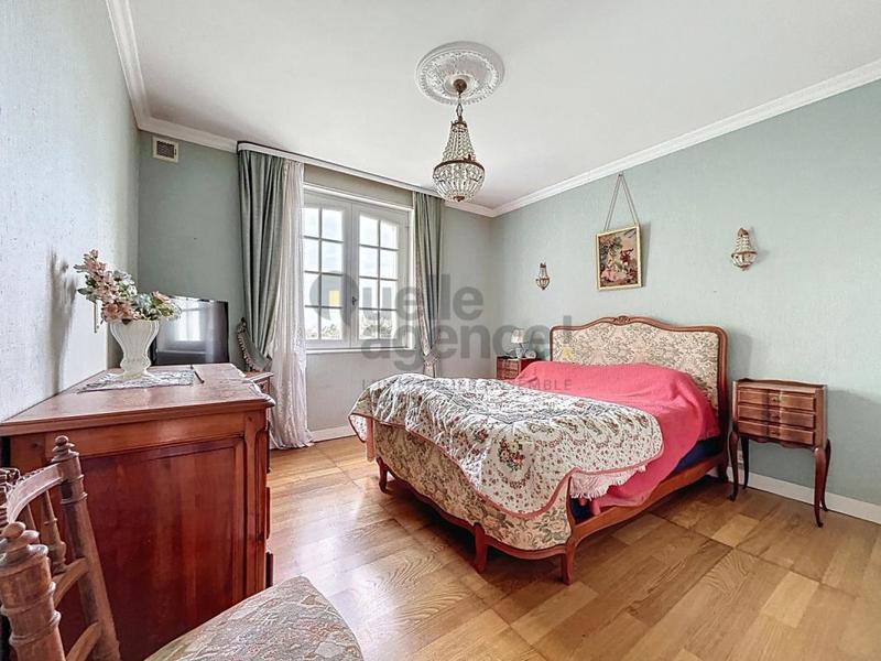 Maison - 141 m² - 8 pièces