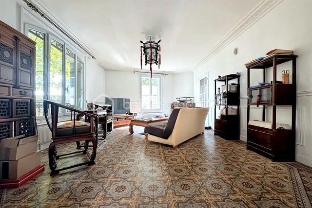 Maison - 260 m² - 9 pièces