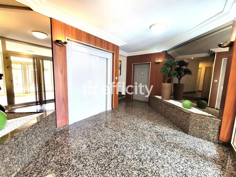 Appartement - 102 m² - 5 pièces