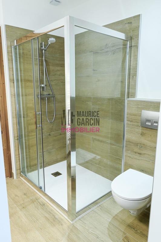 Maison - 250 m² - 8 pièces