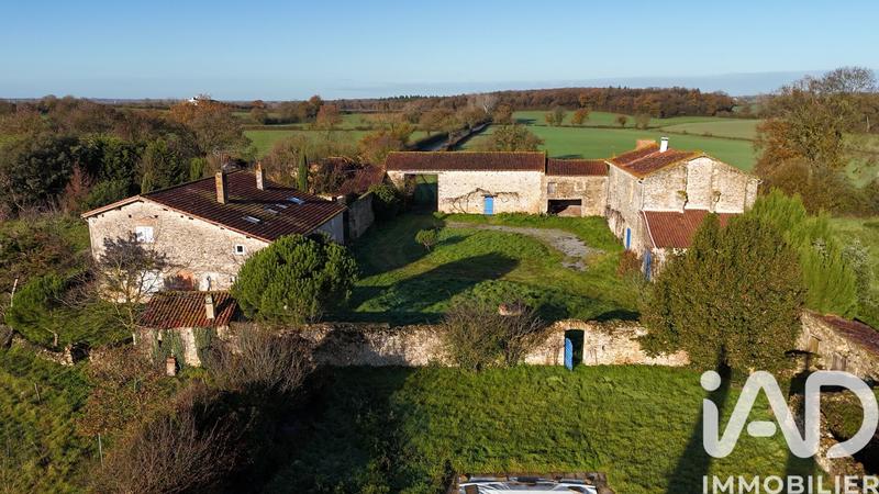 Maison - 227 m² - 7 pièces