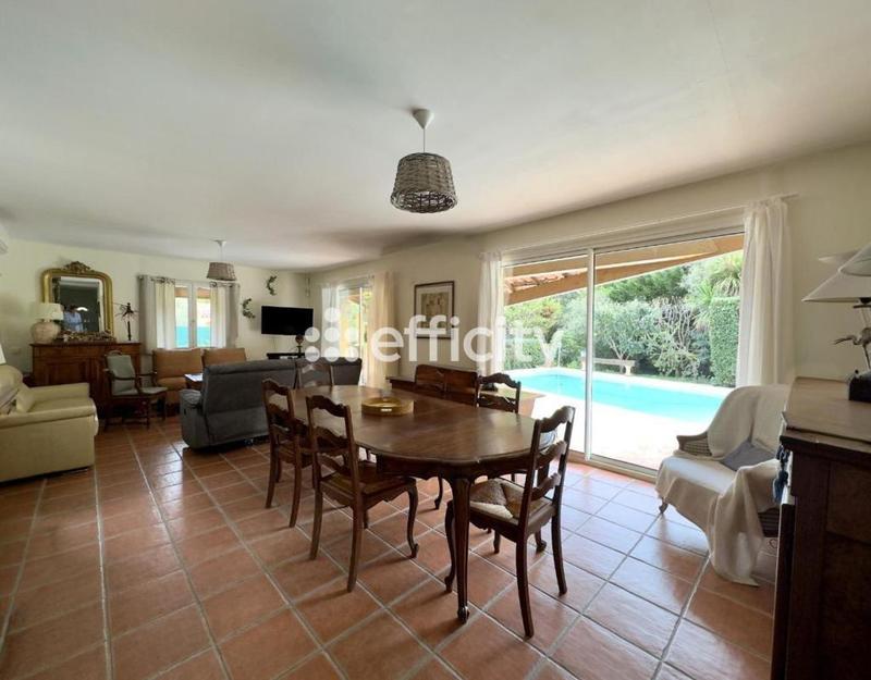 Maison - 185 m² - 7 pièces