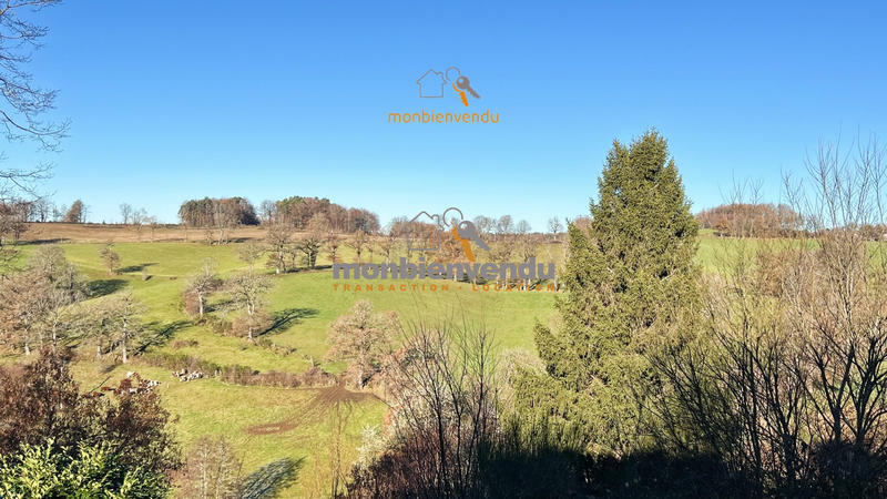 Maison traditionnelle - 187 m² - 7 pièces