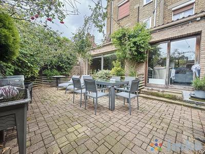 Maison - 233 m² - 7 pièces