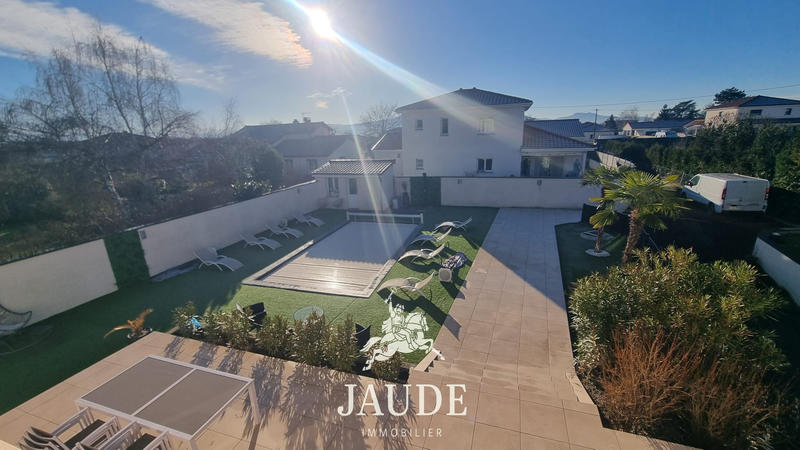 Maison - 277 m² - 8 pièces