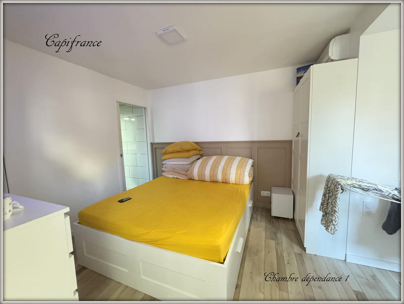 Maison - 305 m² - 8 pièces