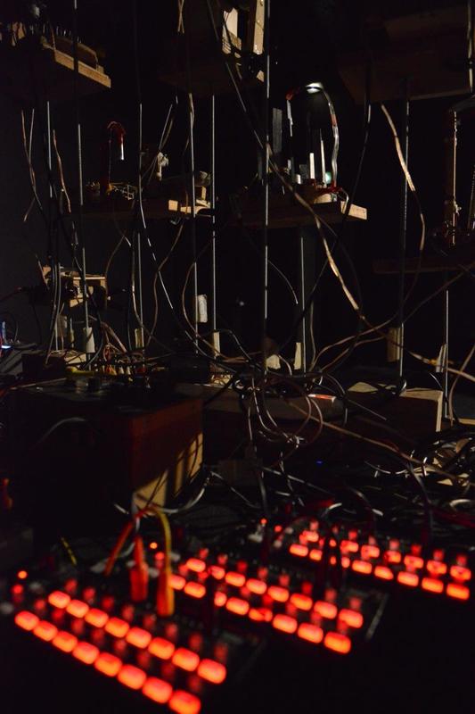 Mégastructures et micromachines : Soirée échantillon &amp; musique électronique