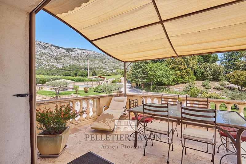 Maison - 220 m² - 7 pièces