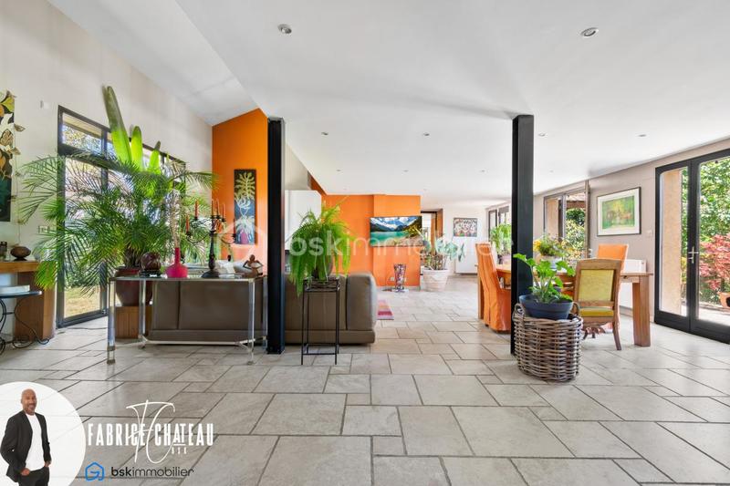 Maison - 212 m² - 8 pièces