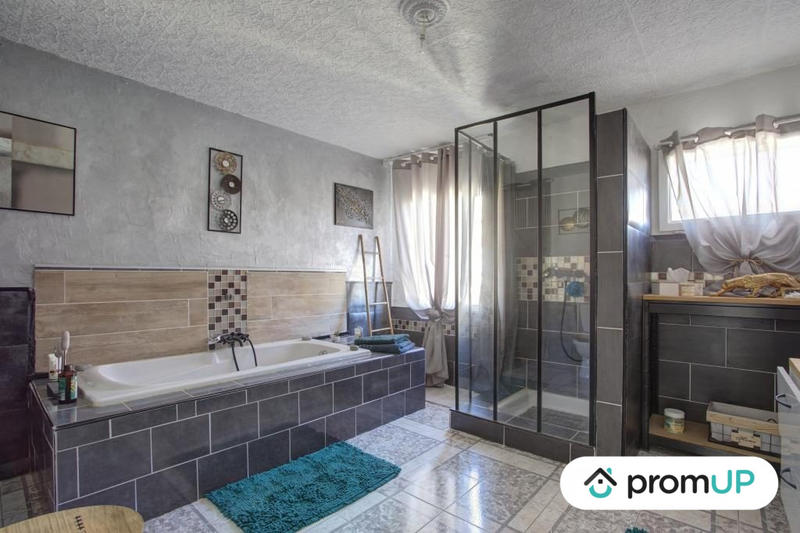 Maison - 170 m² - 6 pièces
