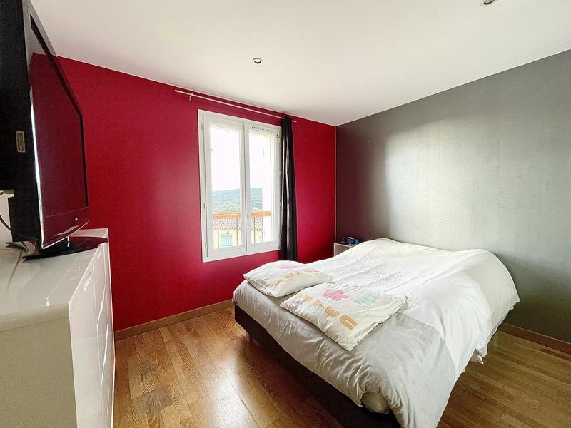 Maison - 211 m² - 8 pièces