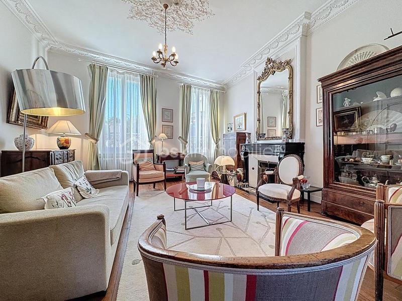 Maison de ville - 214 m² - 9 pièces