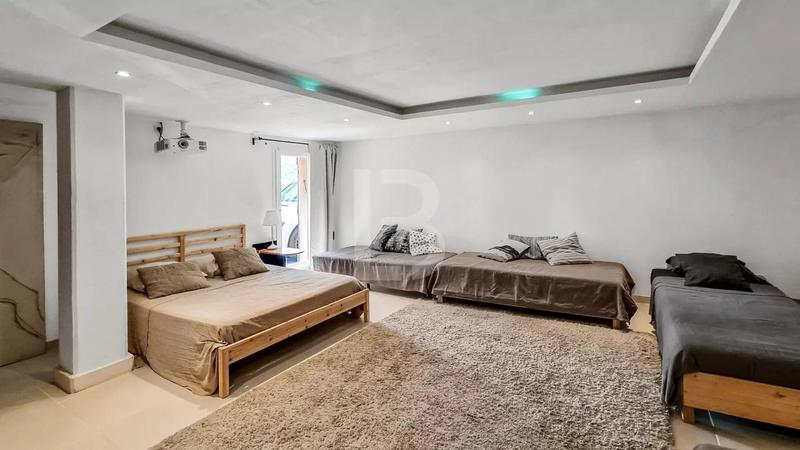 Villa - 290 m² - 8 pièces