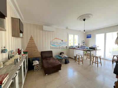 Maison traditionnelle - 220 m² - 8 pièces