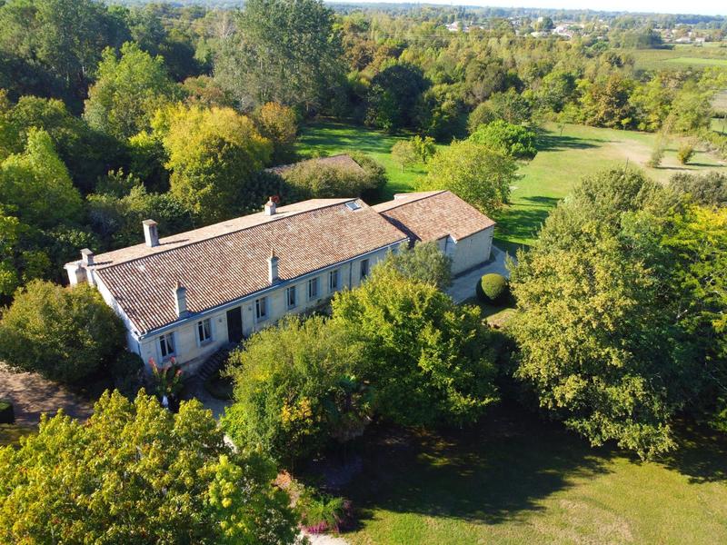 Maison de maîtres - 400 m² - 14 pièces