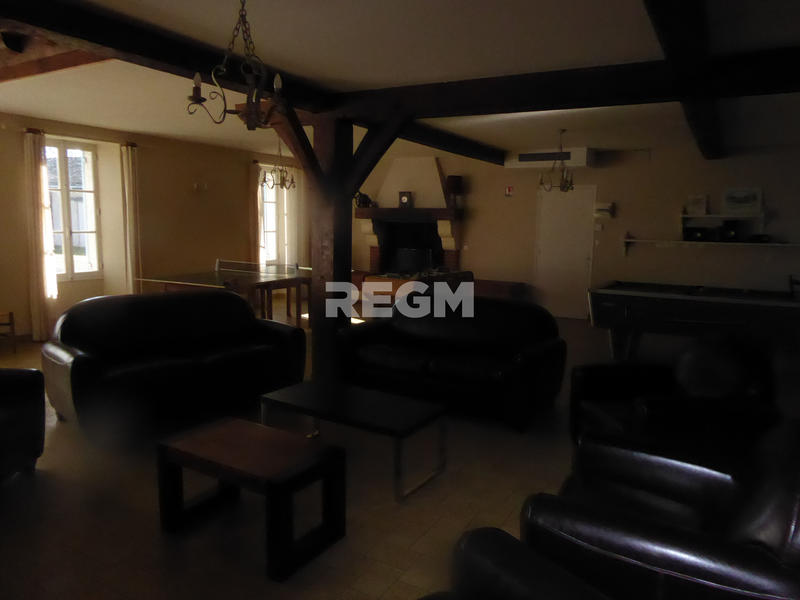 Propriété - 800 m² - 25 pièces