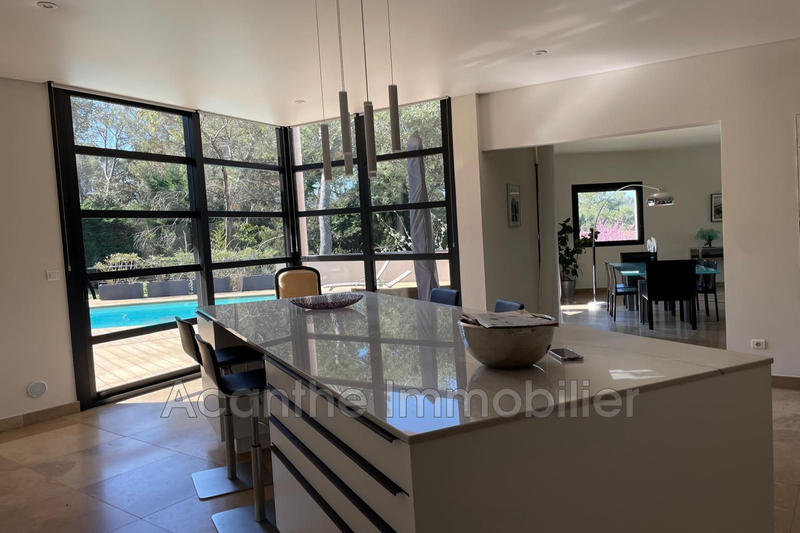 Villa - 220 m² - 6 pièces